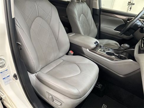 Used 2021 Toyota Highlander Platinum image 29