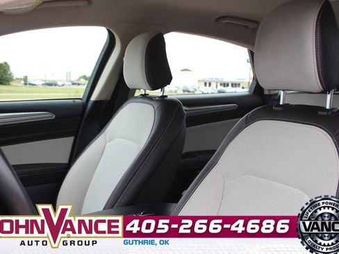Used 2020 Ford Fusion SE w/ Equipment Group 151A FWD image 22