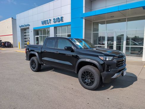 Used 2026 Chevrolet Colorado Trail Boss AWD/4WD image 2