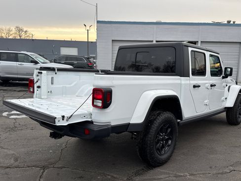 Used 2022 Jeep Gladiator Willys image 18