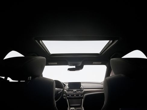 Used 2018 Honda Accord Sport image 17