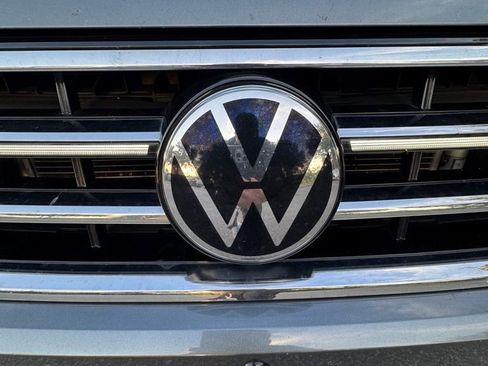 Used 2022 Volkswagen Tiguan SEL R-Line AWD/4WD image 4