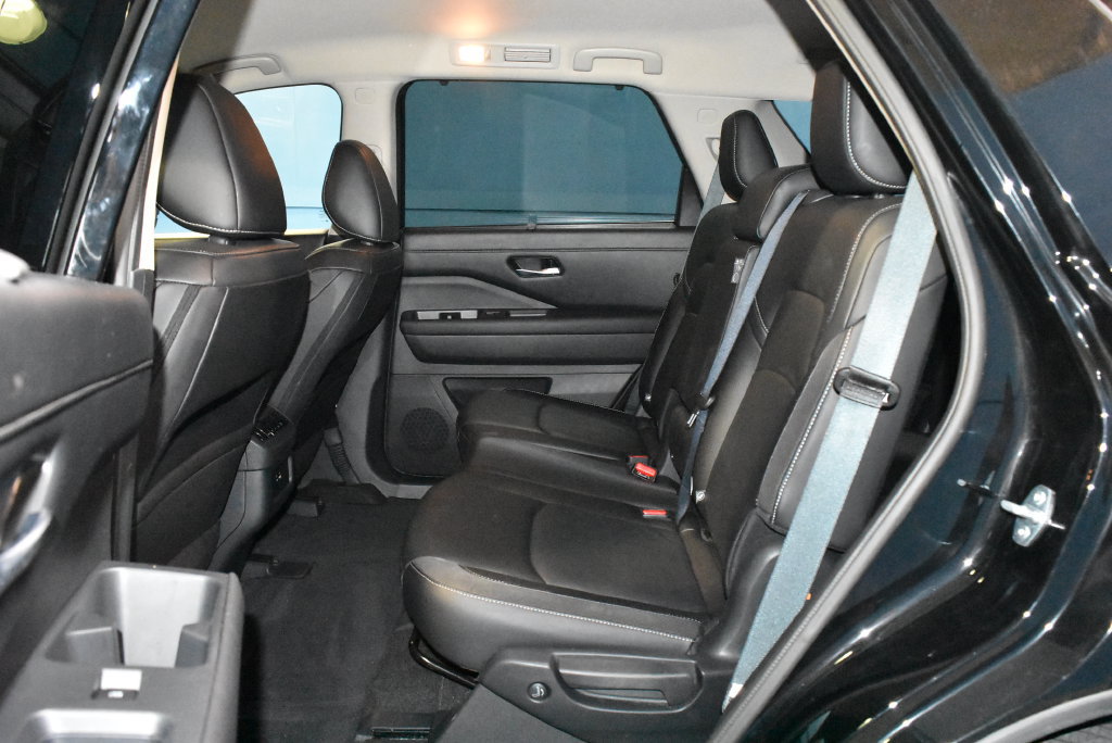 Used 2025 Nissan Pathfinder SL AWD/4WD image 21