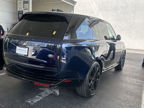 Used 2023 Land Rover Range Rover SE AWD/4WD image 3