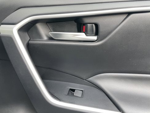 Used 2025 Toyota RAV4 XLE image 18