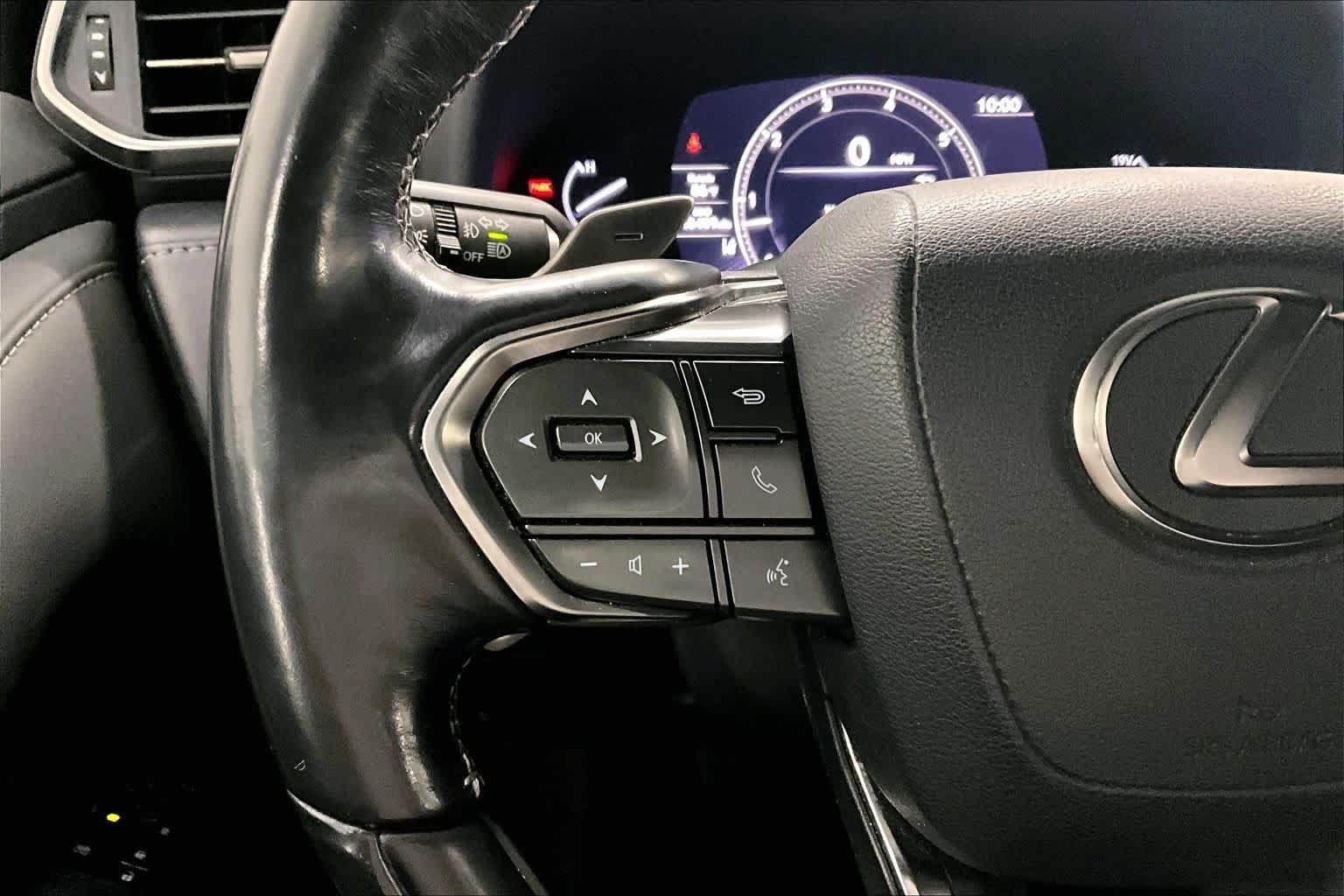 Used 2022 Lexus LX 600 4WD w/ Luxury Package image 22