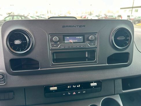 Used 2025 Mercedes-Benz Sprinter 2500 image 16