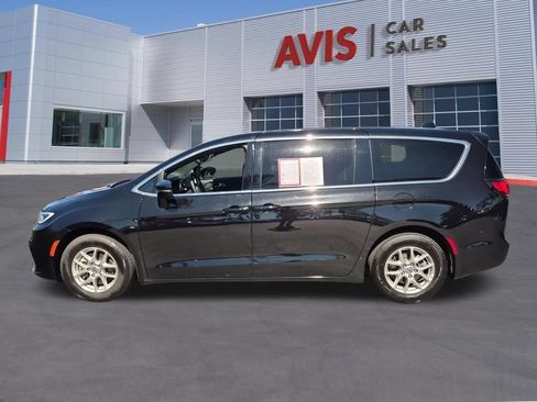 Used 2025 Chrysler Pacifica Select FWD image 10