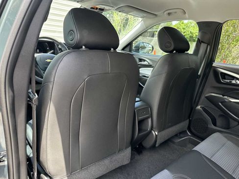 Certified 2025 Chevrolet Trax LT FWD image 16