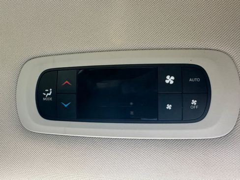Used 2020 Chrysler Pacifica Touring-L FWD image 33