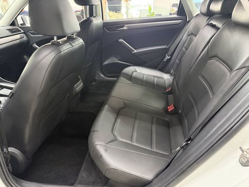 Used 2018 Volkswagen Passat 2.0T R-Line w/ R-Line Lighting Package FWD image 13