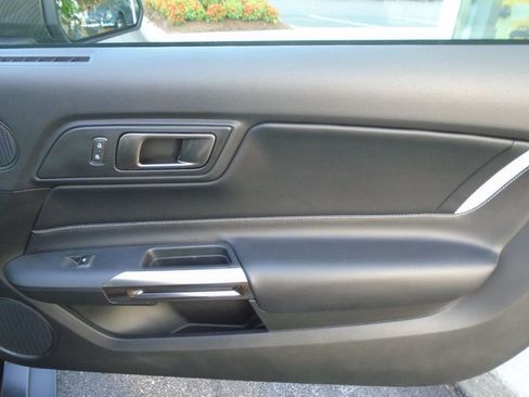 Used 2020 Ford Mustang Shelby GT500 w/ Technology Package image 30