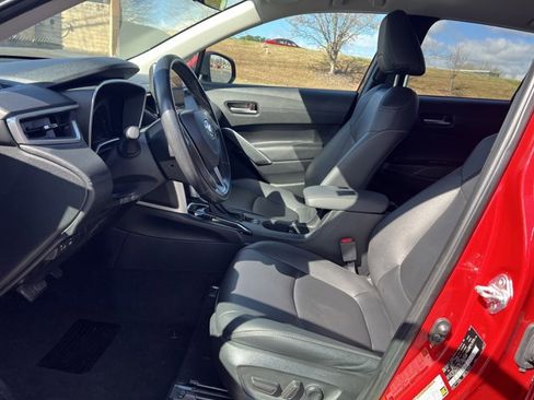 Used 2023 Toyota Corolla Cross XLE image 10