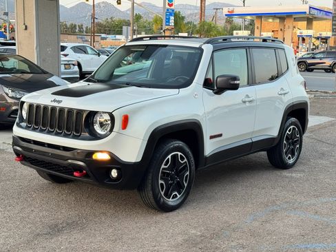Used 2017 Jeep Renegade Trailhawk w/ Premium Trailhawk Package AWD/4WD image 7