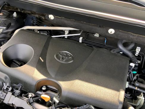 Used 2019 Toyota RAV4 LE image 29