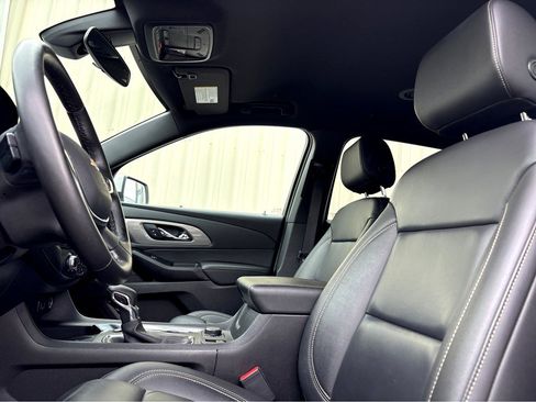 Used 2023 Chevrolet Traverse LT FWD image 12