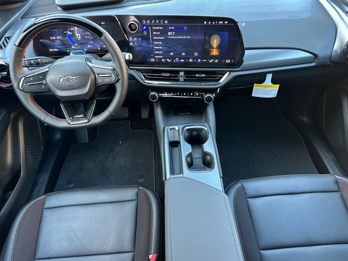 New 2025 Chevrolet Equinox EV RS image 13