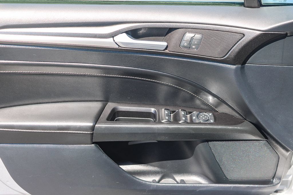 Used 2020 Ford Fusion Titanium FWD image 22
