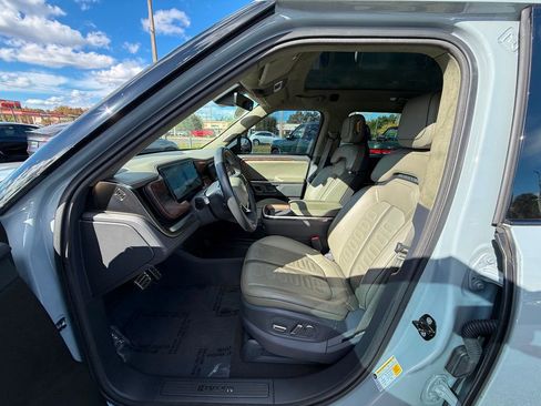 Used 2022 Rivian R1T Adventure image 10