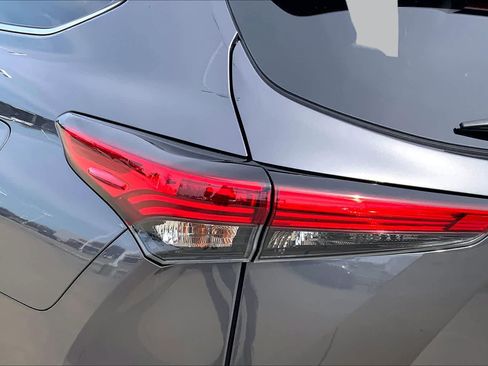 Used 2023 Toyota Highlander Limited FWD image 44