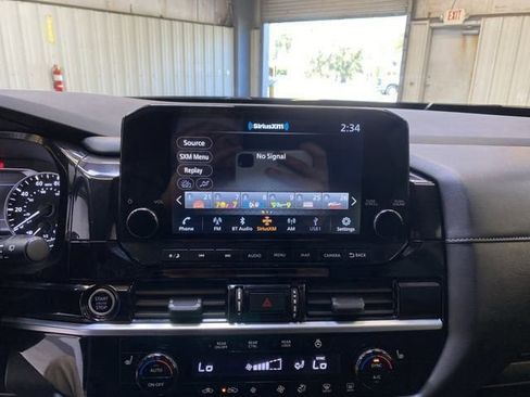 Used 2024 Nissan Pathfinder SL AWD/4WD image 40