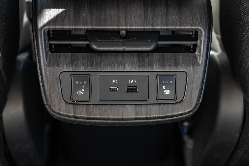 Used 2024 Nissan Ariya AWD image 9