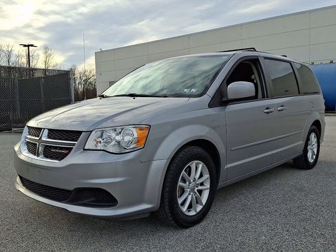 Used 2016 Dodge Grand Caravan SXT image 5