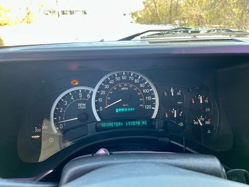 Used 2005 HUMMER H2 Luxury w/ Preferred Equipment Group image 23