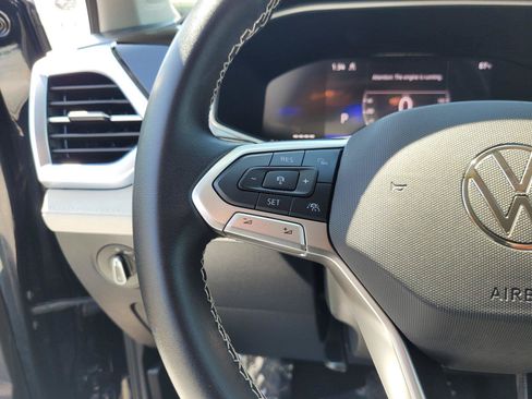 Certified 2025 Volkswagen Taos SE AWD/4WD image 33