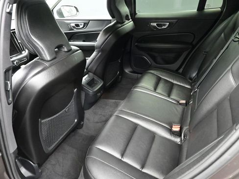 Used 2025 Volvo V60 B5 Cross Country Plus image 15