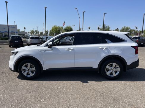 Used 2022 Kia Sorento LX FWD image 3