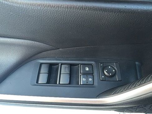 Used 2021 Toyota RAV4 LE image 12