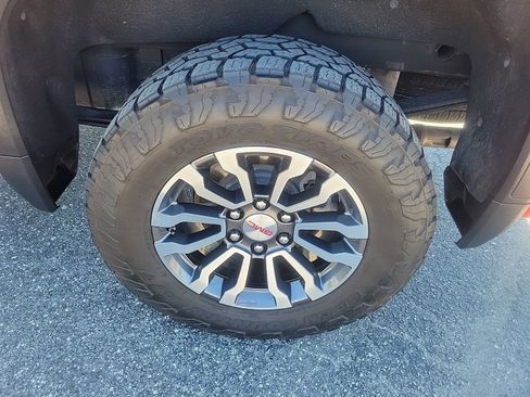 Used 2021 GMC Sierra 1500 AT4 w/ AT4 Preferred Package AWD/4WD image 8