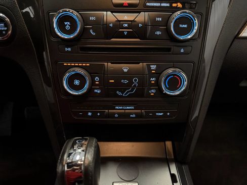 Used 2017 Ford Explorer XLT AWD/4WD image 31