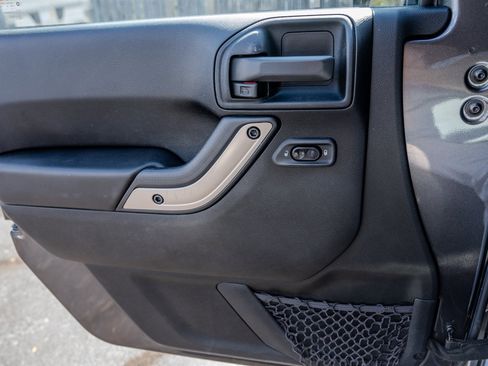 Used 2017 Jeep Wrangler Unlimited Sahara image 24