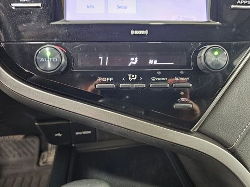 Used 2020 Toyota Camry SE image 15