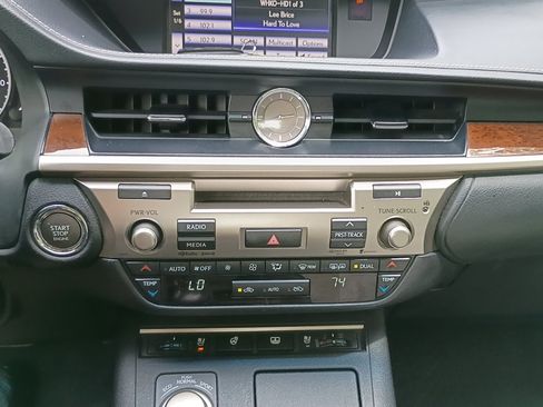 Used 2014 Lexus ES 350 w/ Luxury Package FWD image 25