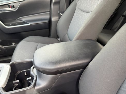 Used 2025 Toyota RAV4 XLE FWD image 14
