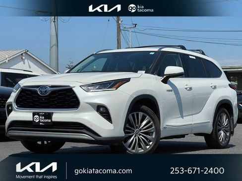 Used 2021 Toyota Highlander Platinum AWD/4WD image 1