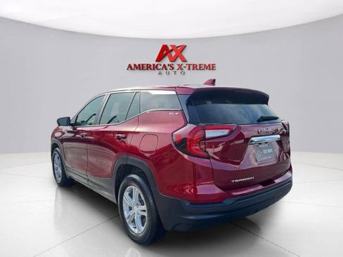 Used 2024 GMC Terrain SLE image 3