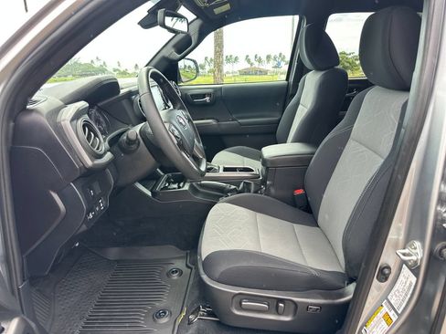 Used 2023 Toyota Tacoma TRD Off-Road w/ Black Out Package (TMS) AWD/4WD image 13