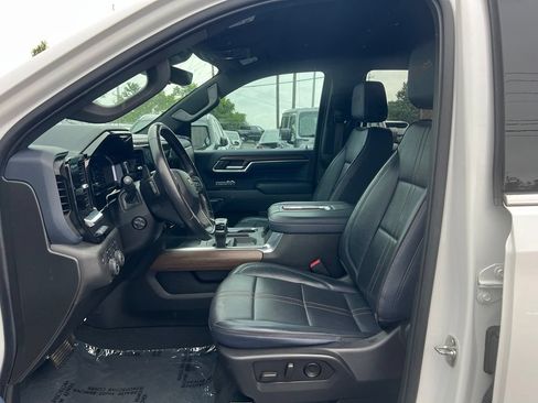 Used 2022 Chevrolet Silverado 1500 High Country w/ Technology Package AWD/4WD image 10