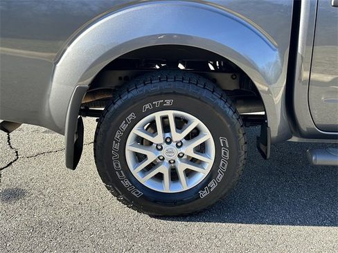 Used 2019 Nissan Frontier SV image 18