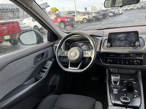 Used 2023 Nissan Rogue S image 19