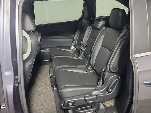 Certified 2024 Honda Odyssey Touring image 17