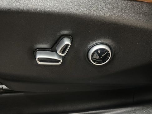 Used 2021 Chrysler Pacifica Pinnacle AWD/4WD image 16