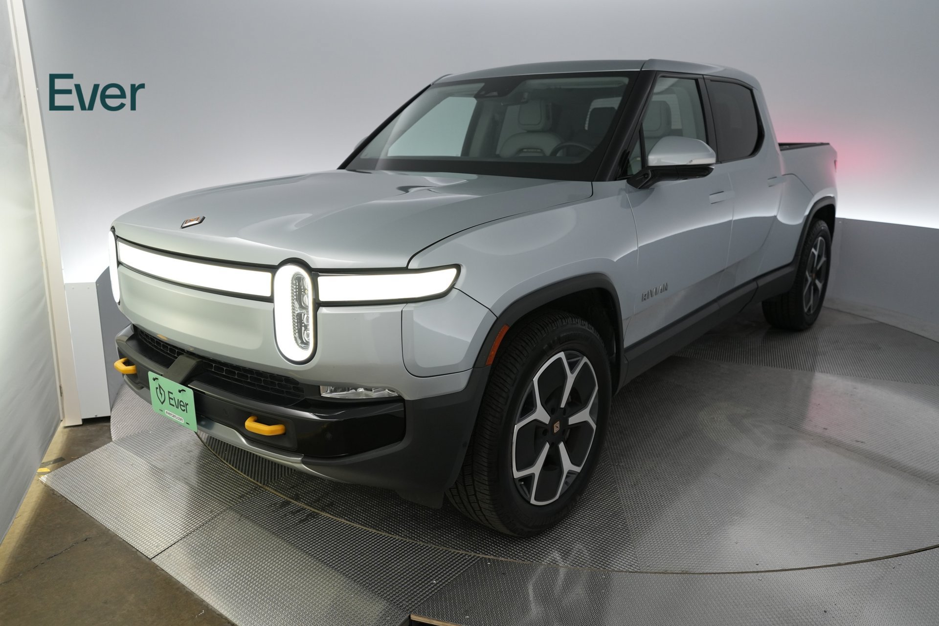 Used 2024 Rivian R1T Adventure Dual AWD/4WD image 2