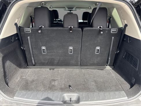 Used 2025 Nissan Pathfinder SV image 11