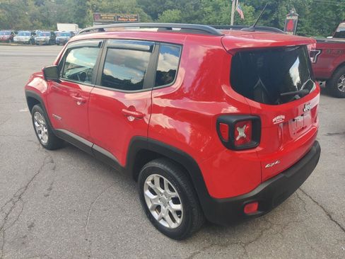 Used 2017 Jeep Renegade Latitude w/ Cold Weather Group AWD/4WD image 4