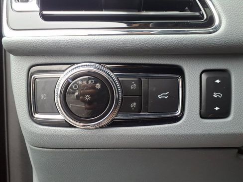 Used 2019 Lincoln Navigator Reserve image 24